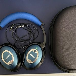 Bose Quiet Comfort 25 Wired Special Edition Noise Canceling Headphones.